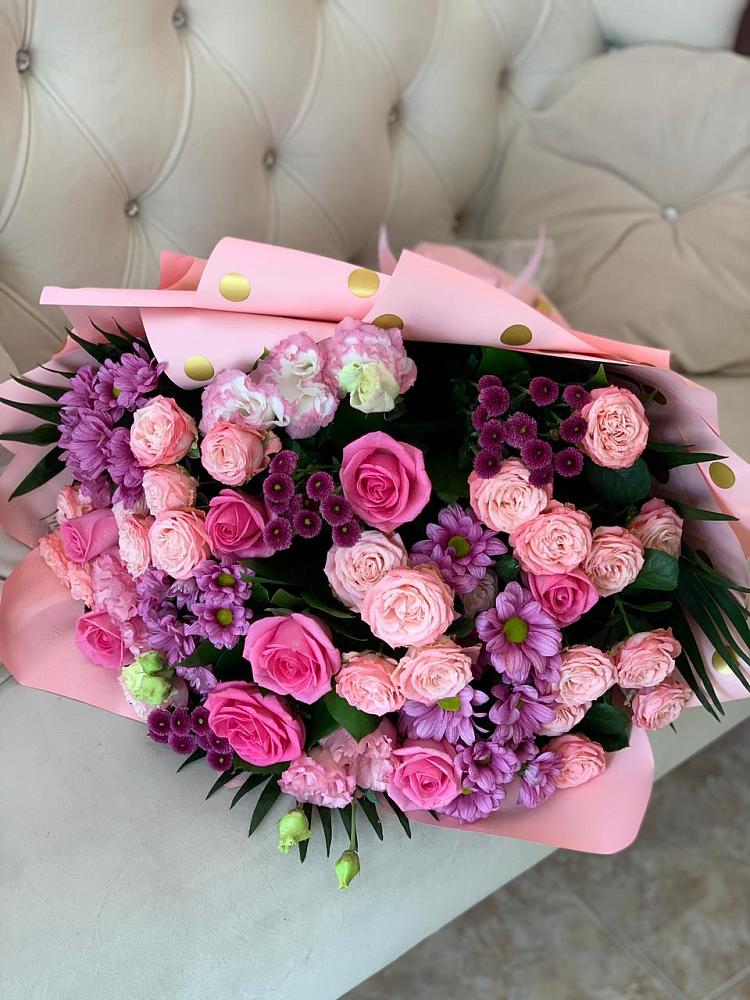 Букет цветов из: Хризантемы, Розы и Лизиантусы в Советский Ленинградской области