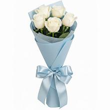Букет 5 Белых роз Проуд в Советский Ленинградской области