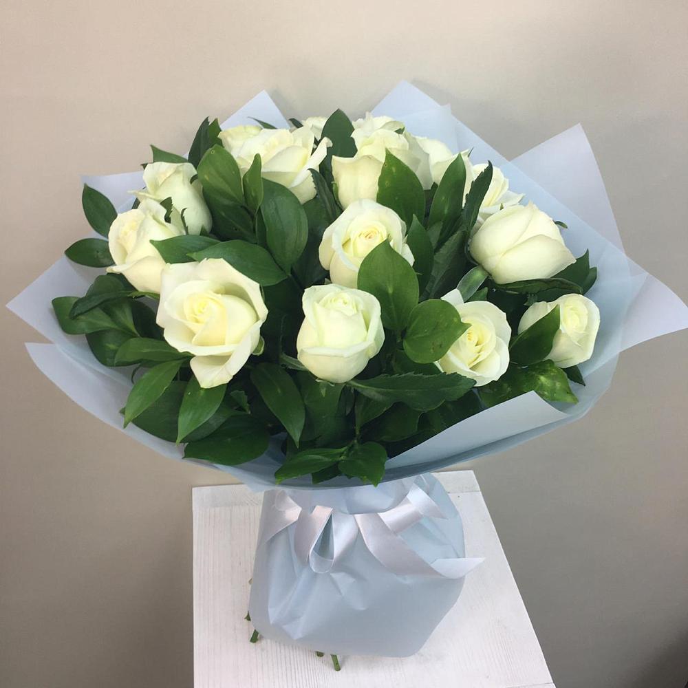 Букет 15 Белых роз Проуд в Советский Ленинградской области