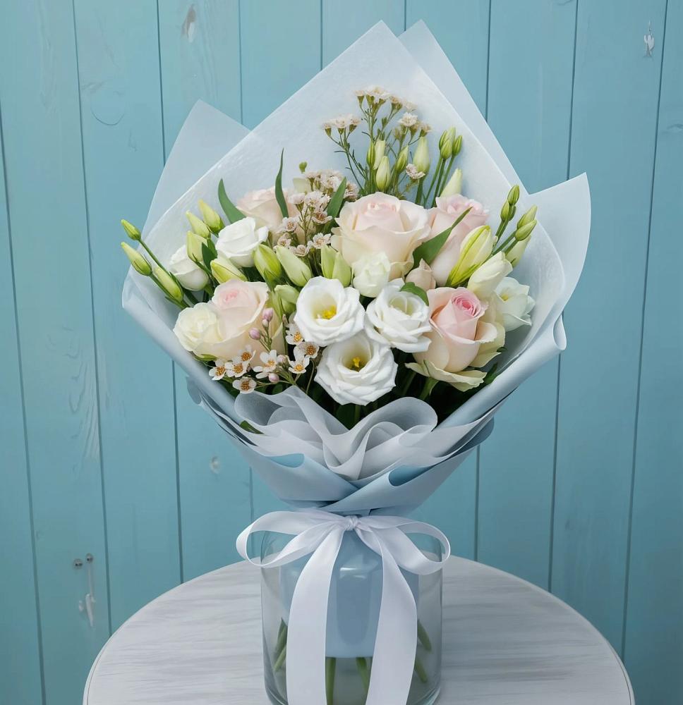 Букет цветов из: Розы и Лизиантусы в Советский Ленинградской области