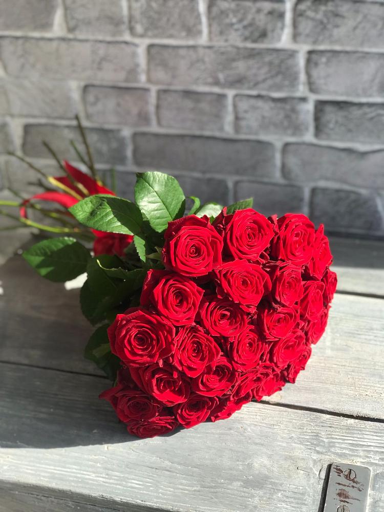 Букет Красные розы Фридом в Советский Ленинградской области