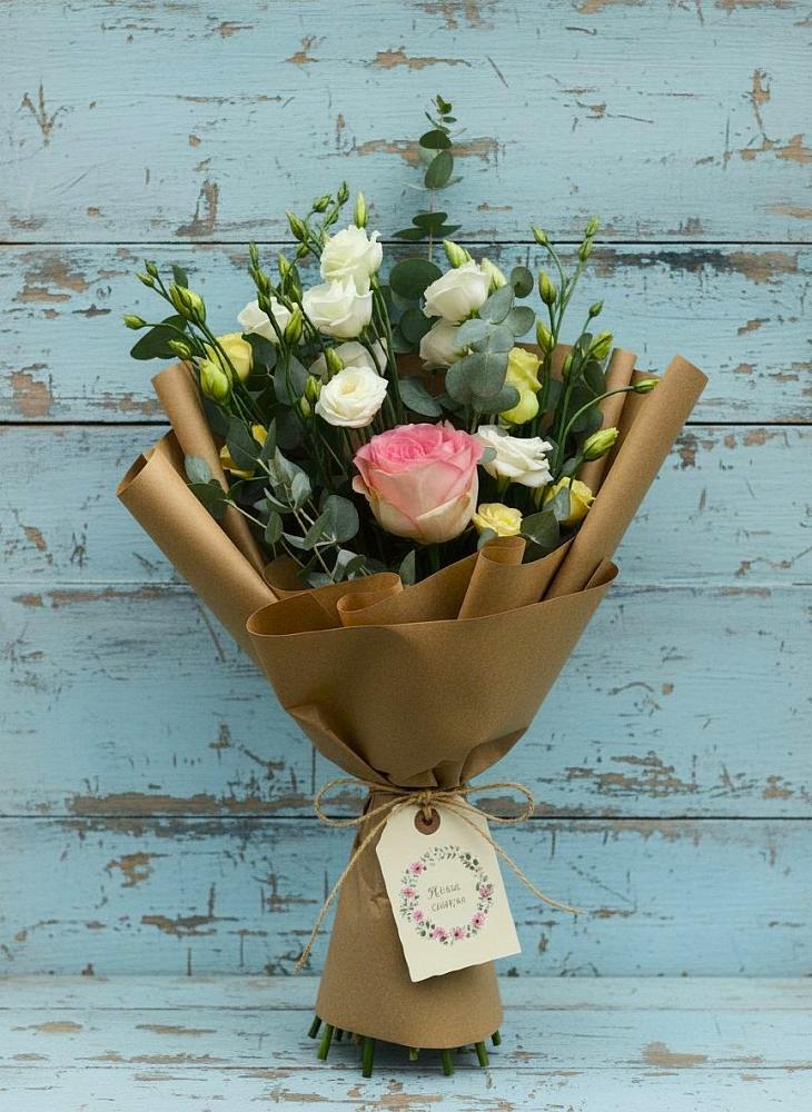 Букет цветов из: Розы и Лизиантусы в Советский Ленинградской области