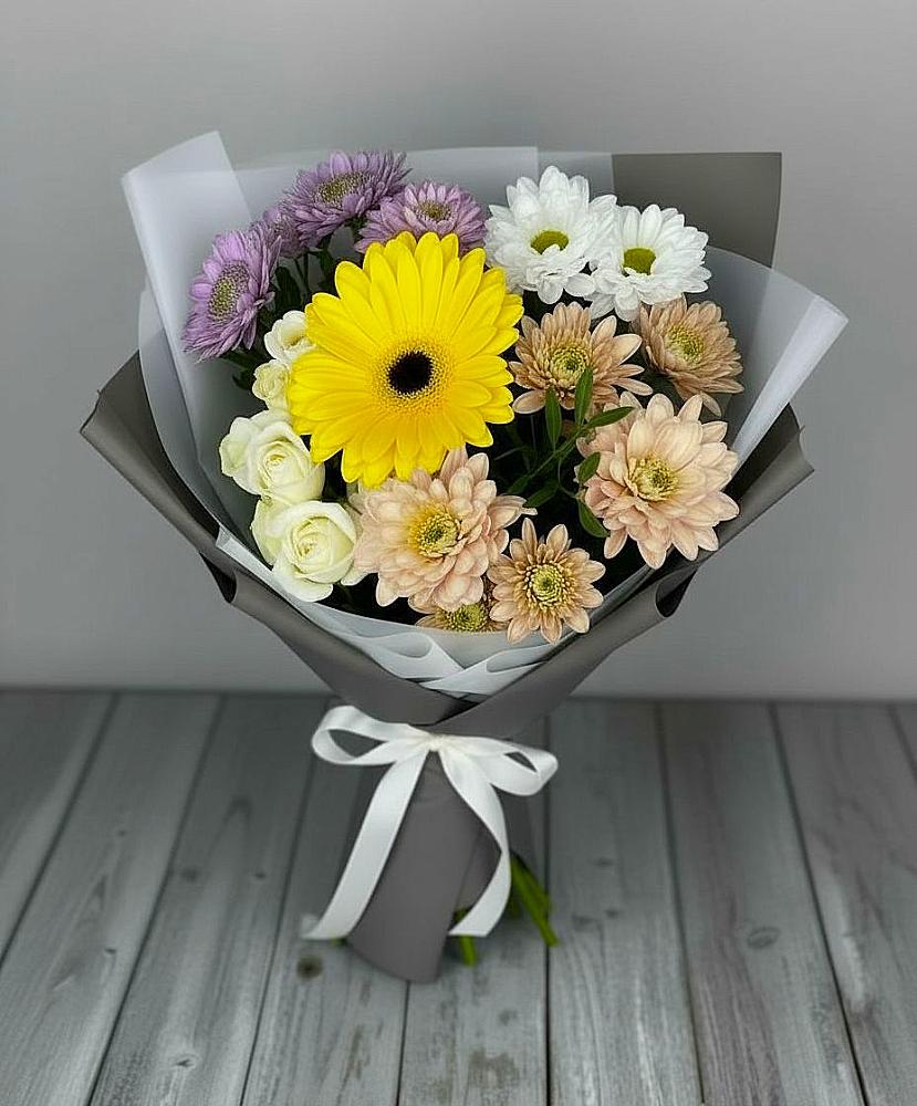 Букет цветов из: Розы, Герберы и Хризантемы в Советский Ленинградской области