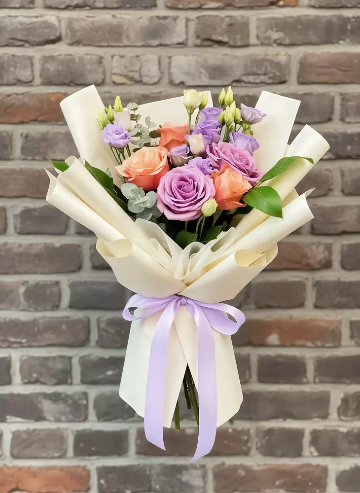 Букет цветов из: Лизиантусы и Розы в Советский Ленинградской области