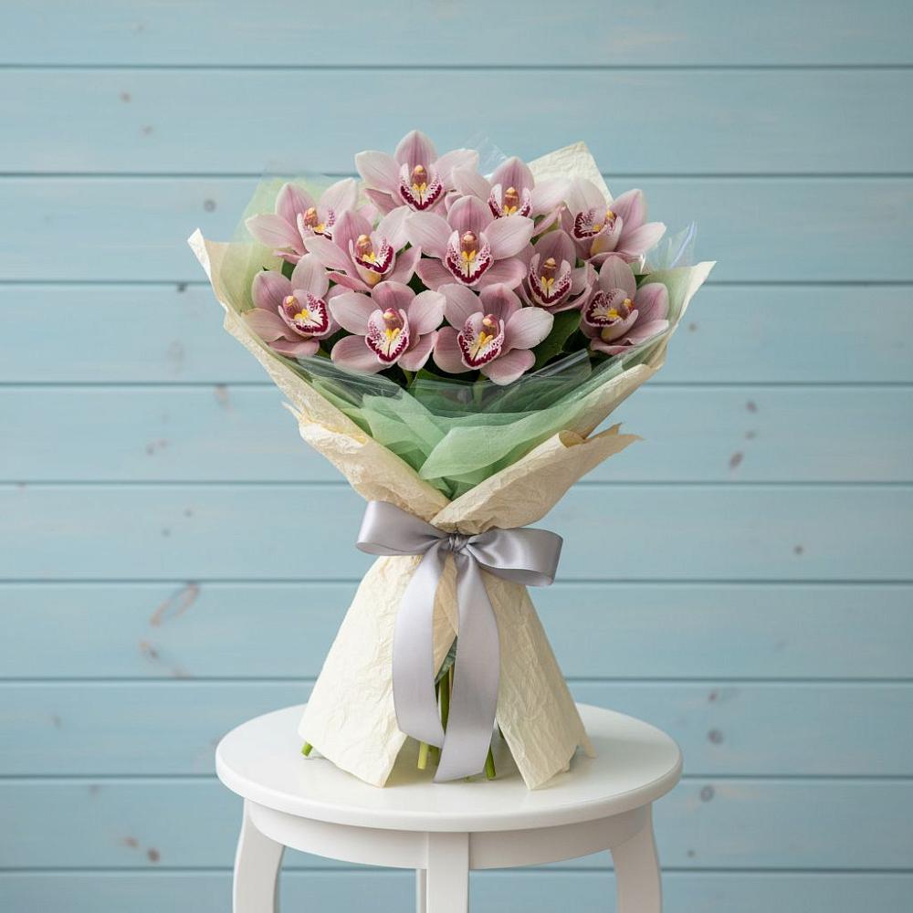 Букет цветов из: Орхидеи и Розы в Советский Ленинградской области