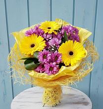 Букет цветов из:  Хризантемы и Герберы в Советский Ленинградской области