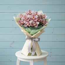 Букет цветов из:  Орхидеи и Розы в Советский Ленинградской области