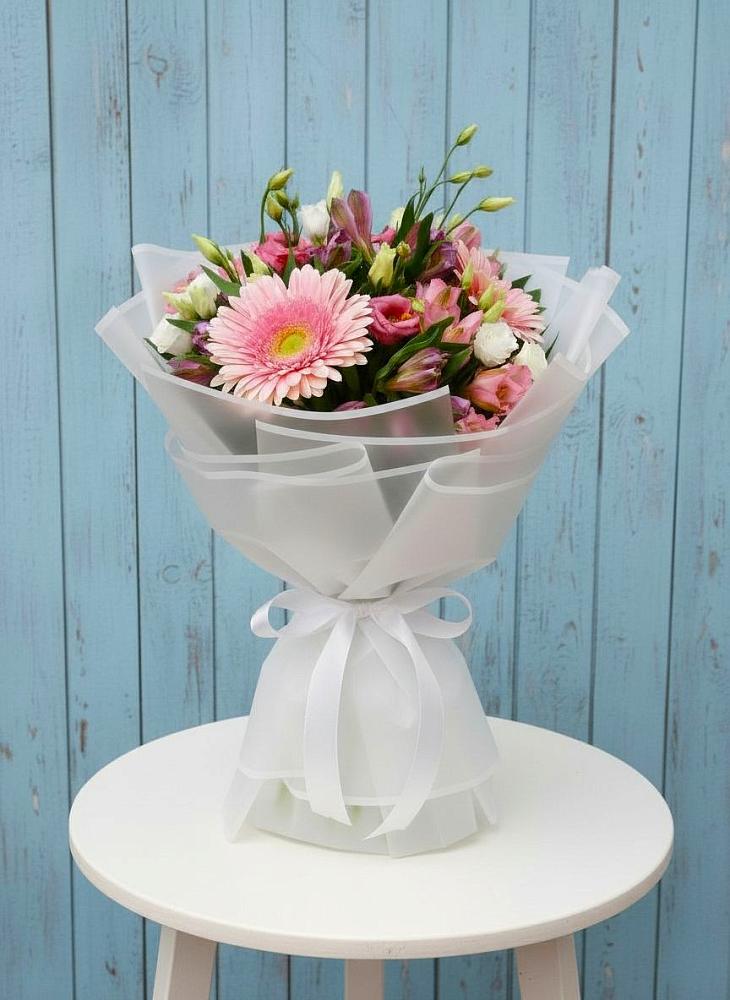 Букет цветов из: Герберы, Альстромерии и Лизиантусы в Советский Ленинградской области