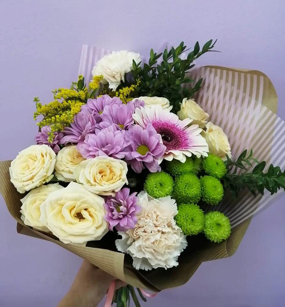 Букет цветов из: Хризантемы, Розы, Гвоздики и Герберы в Советский Ленинградской области