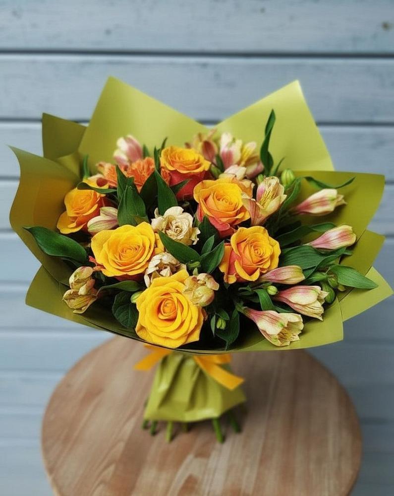 Букет цветов из: Альстромерии и Розы в Советский Ленинградской области