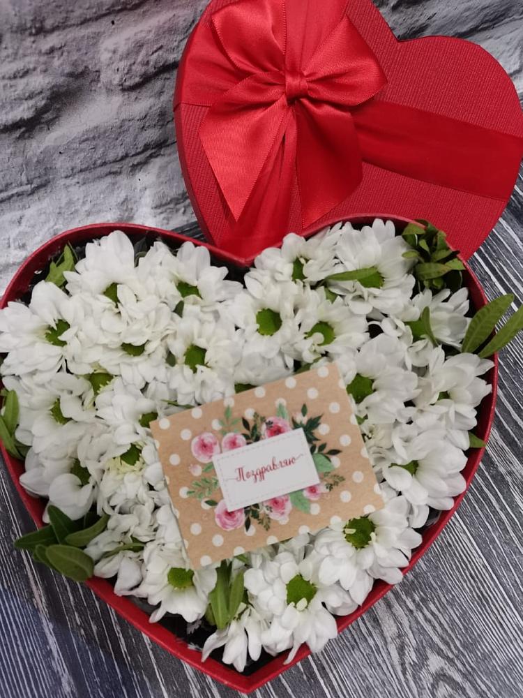 Цветочная композиция из Хризантемы в виде сердца в Советский Ленинградской области