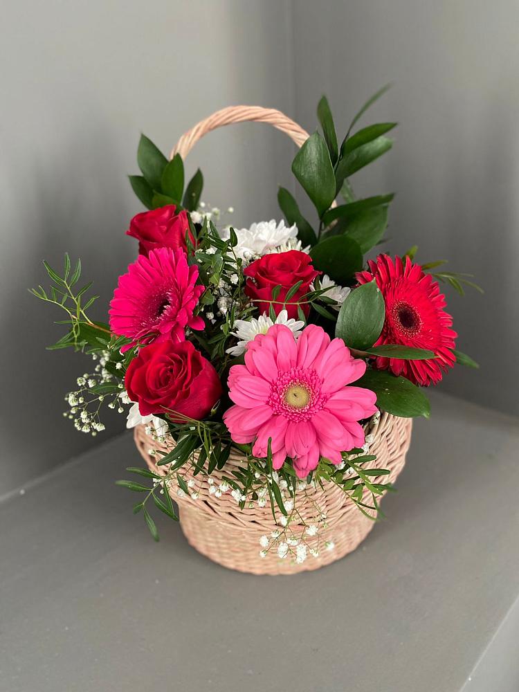 Цветочная композиция из Розы, Хризантемы и Герберы в корзине в Советский Ленинградской области