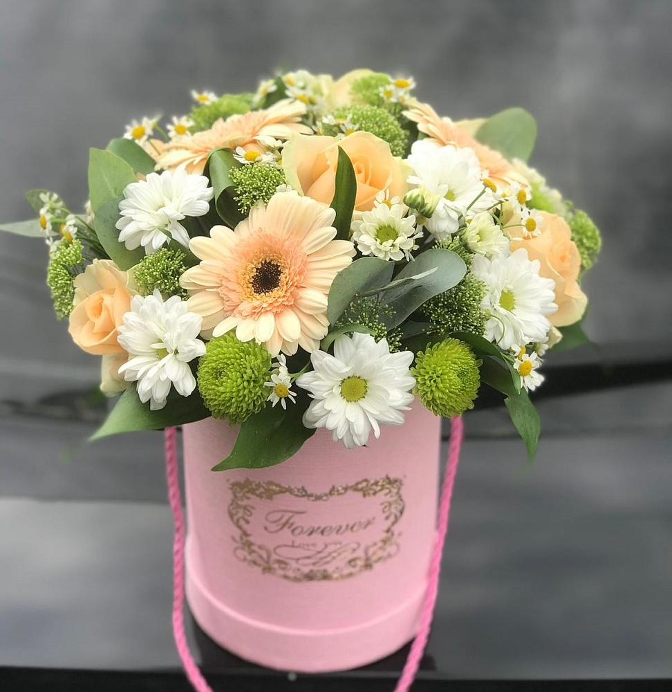 Цветочная композиция из Розы, Герберы и Хризантемы в шляпной коробке в Советский Ленинградской области