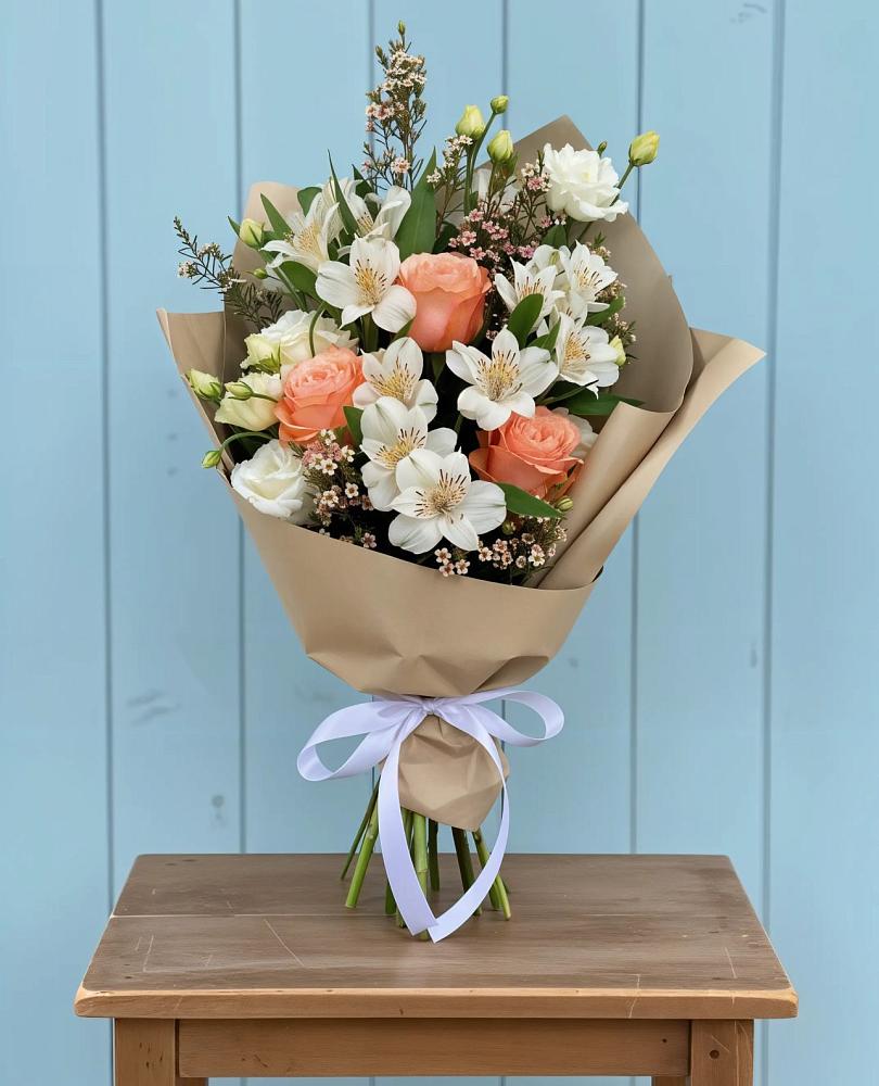 Букет цветов из: Альстромерии, Лизиантусы, Розы и Хризантемы в Советский Ленинградской области