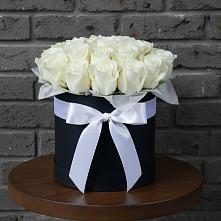 Цветочная композиция из Розы в шляпной коробке в Советский Ленинградской области